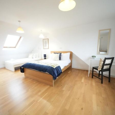 The Great Airport Place-Private Bedrooms With Private Bathroom-1 Bus To Heathrow Airport-5 Minutes By Car- Helpful Advice From Our Team Harmondsworth Buitenkant foto
