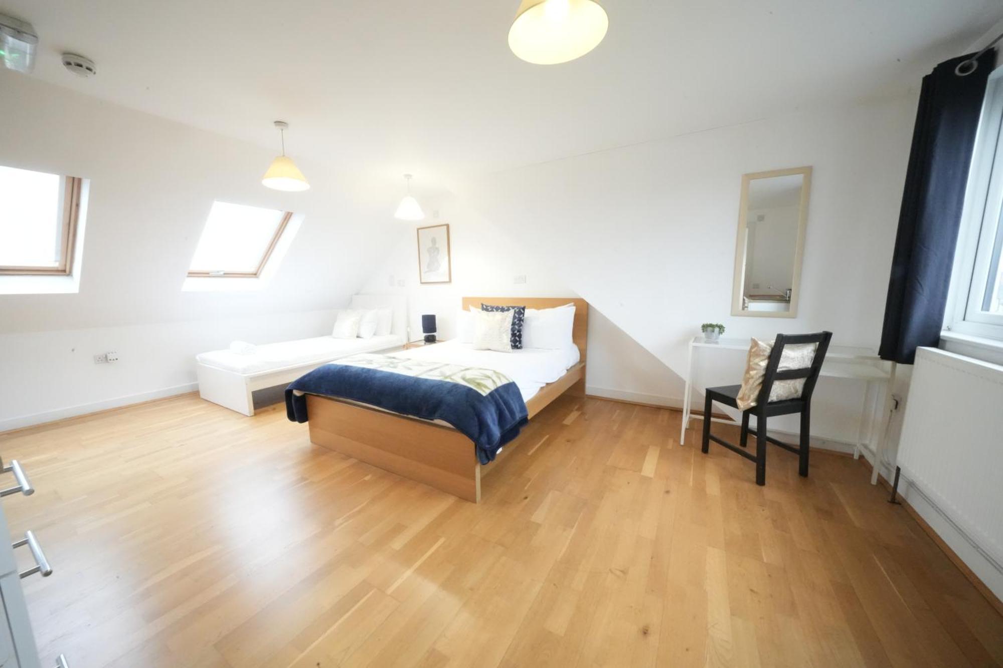 The Great Airport Place-Private Bedrooms With Private Bathroom-1 Bus To Heathrow Airport-5 Minutes By Car- Helpful Advice From Our Team Harmondsworth Buitenkant foto
