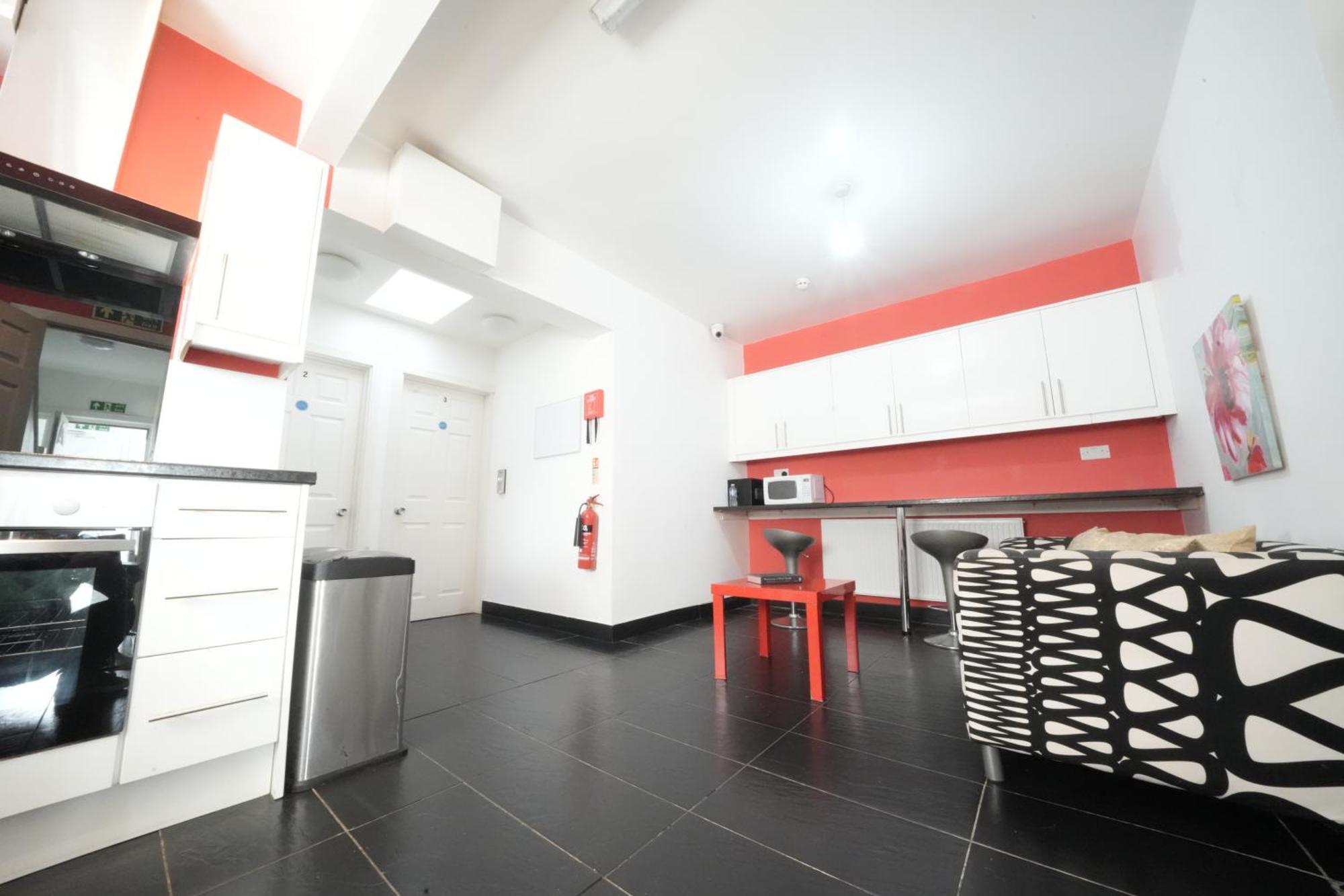 The Great Airport Place-Private Bedrooms With Private Bathroom-1 Bus To Heathrow Airport-5 Minutes By Car- Helpful Advice From Our Team Harmondsworth Buitenkant foto