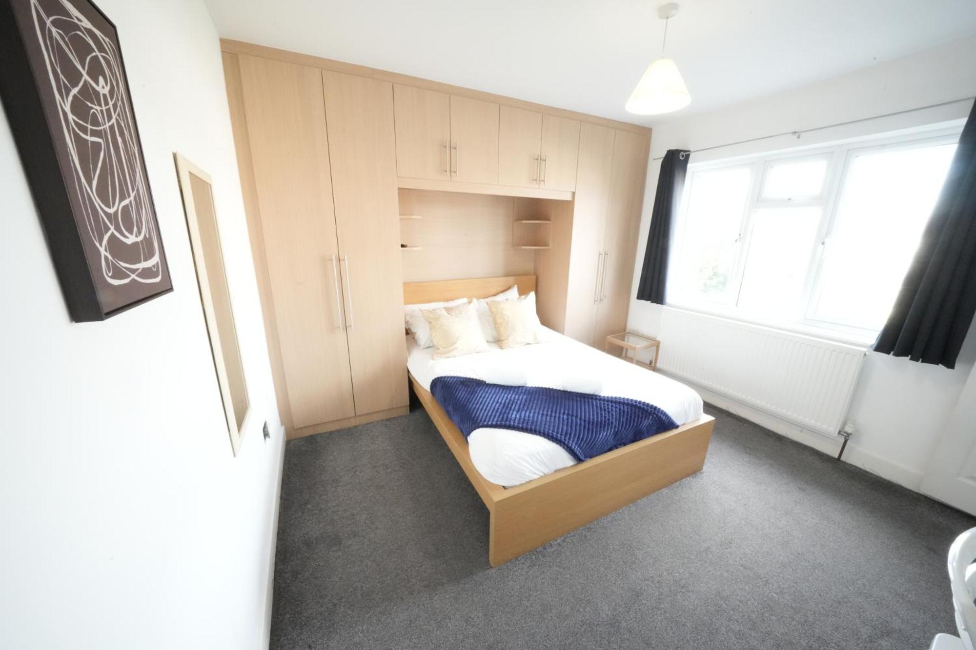 The Great Airport Place-Private Bedrooms With Private Bathroom-1 Bus To Heathrow Airport-5 Minutes By Car- Helpful Advice From Our Team Harmondsworth Buitenkant foto