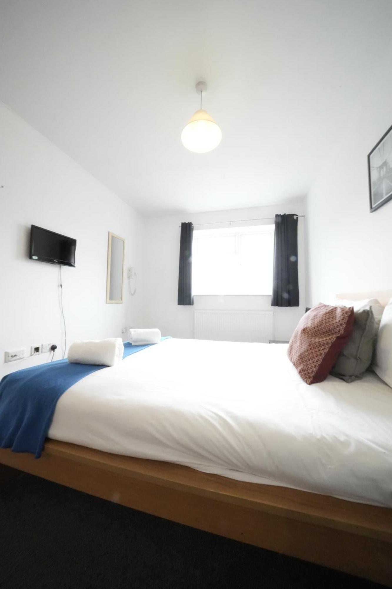 The Great Airport Place-Private Bedrooms With Private Bathroom-1 Bus To Heathrow Airport-5 Minutes By Car- Helpful Advice From Our Team Harmondsworth Buitenkant foto